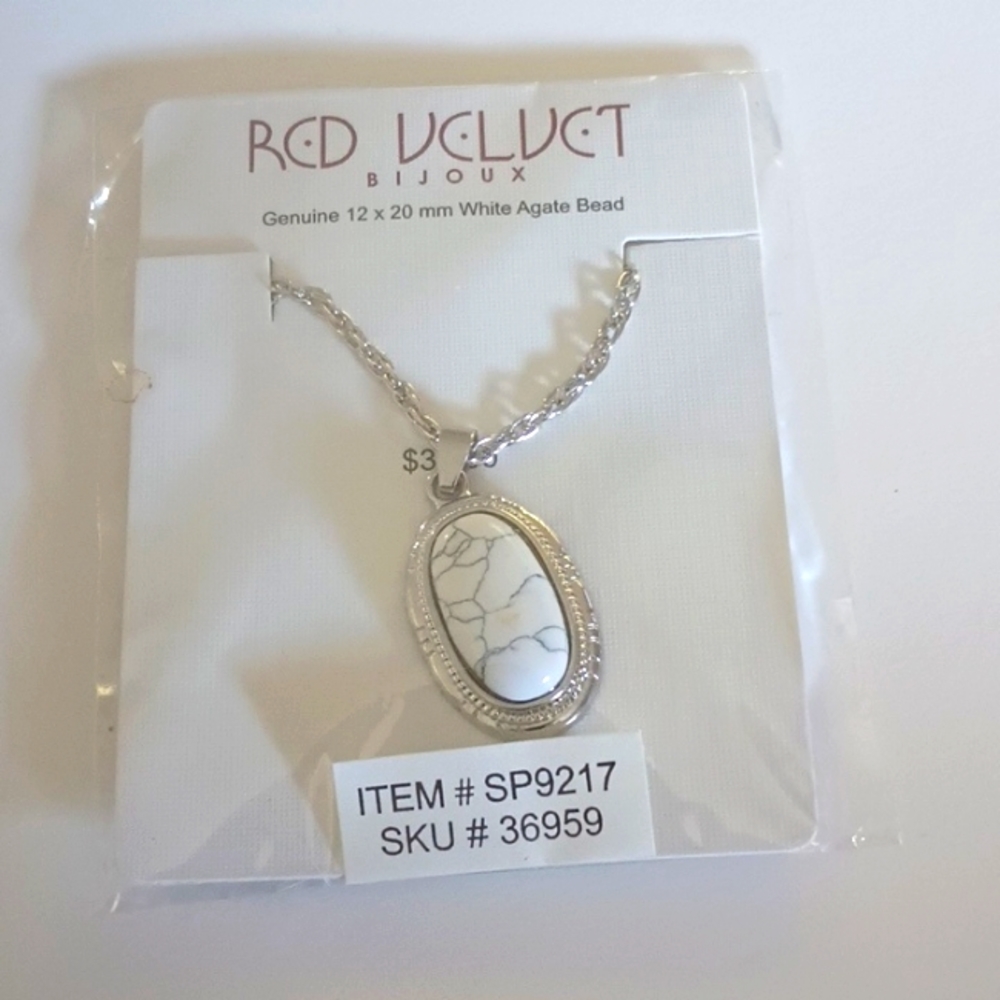 NWT white agate necklace silvertone